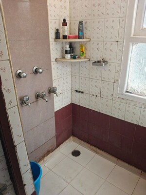 Bathroom in 2.5 BHK Apartment at Mayur Vihar – for Rent