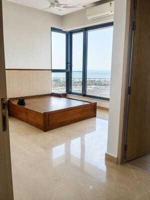 Room in 3 BHK Apartment at Hubtown 25 South, Prabhadevi – for Rent