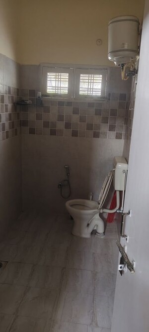 Bathroom in 1 BHK Independent House at Gomti Nagar – for Rent