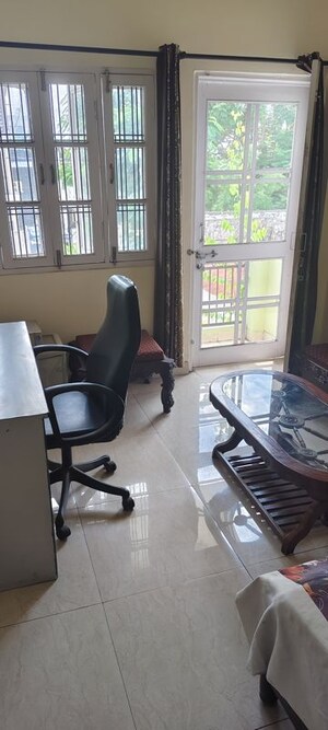 Team Area in 1 BHK Independent House at Gomti Nagar – for Rent