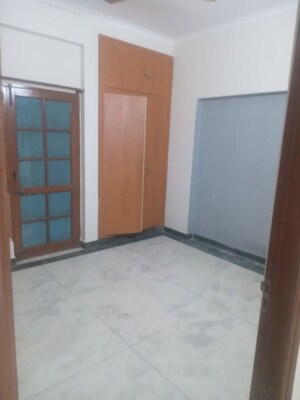 Room in 2 BHK Builder Floor at RWA Apartments Sector 50, Sector 50 – for Rent