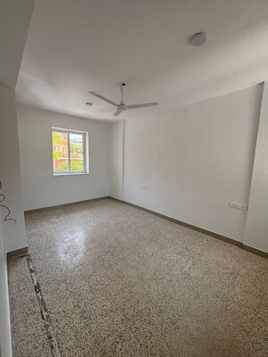 Room in 2.5 BHK Apartment at Dariya Mahal, Malabar Hill – for Rent
