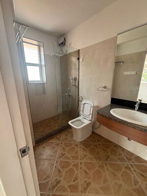 Bathroom in 2.5 BHK Apartment at Dariya Mahal, Malabar Hill – for Rent