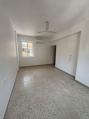 Room in 2.5 BHK Apartment at Dariya Mahal, Malabar Hill – for Rent