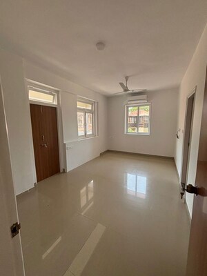 Room in 2.5 BHK Apartment at Mittal Dariya Mahal, Malabar Hill – for Rent