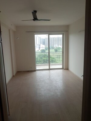Room in 3.5 BHK Apartment at DLF New Town Heights Town Houses, Sector 86 – for Rent