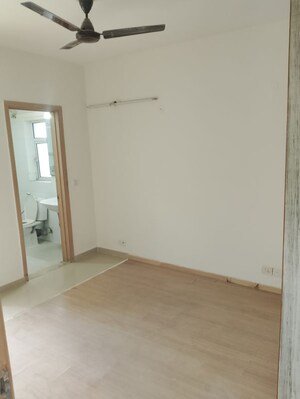 Room in 3.5 BHK Apartment at DLF New Town Heights Town Houses, Sector 86 – for Rent