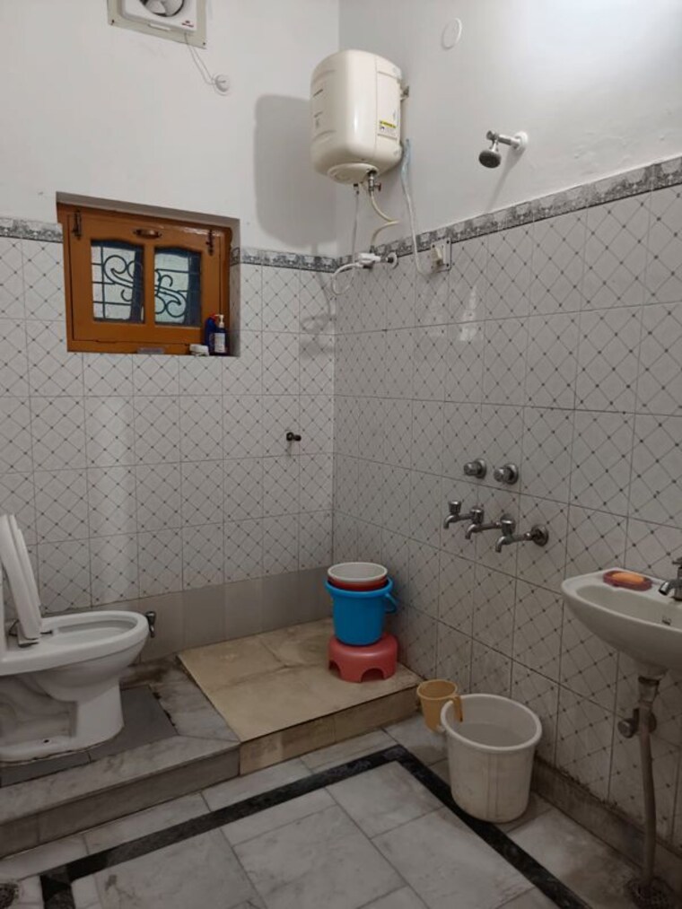 Bathroom, banjarawala 1 Bedroom 900 Sq.Ft. Independent House In Banjarawala Dehradun 10654079
