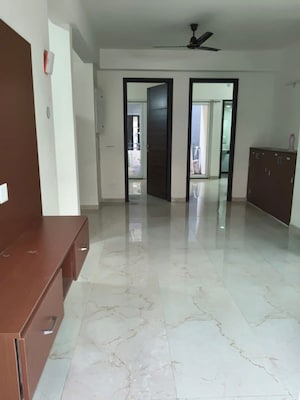 Room in 2.5 BHK Apartment at Smart World Gems, Sector 89 – for Rent
