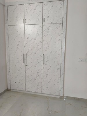 Room in 2.5 BHK Apartment at Smart World Gems, Sector 89 – for Rent