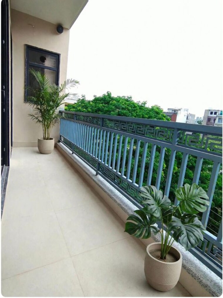 Balcony, sector 42 1 Bedroom 350 Sq.Ft. Builder Floor In Sector 42 Gurgaon 10654381