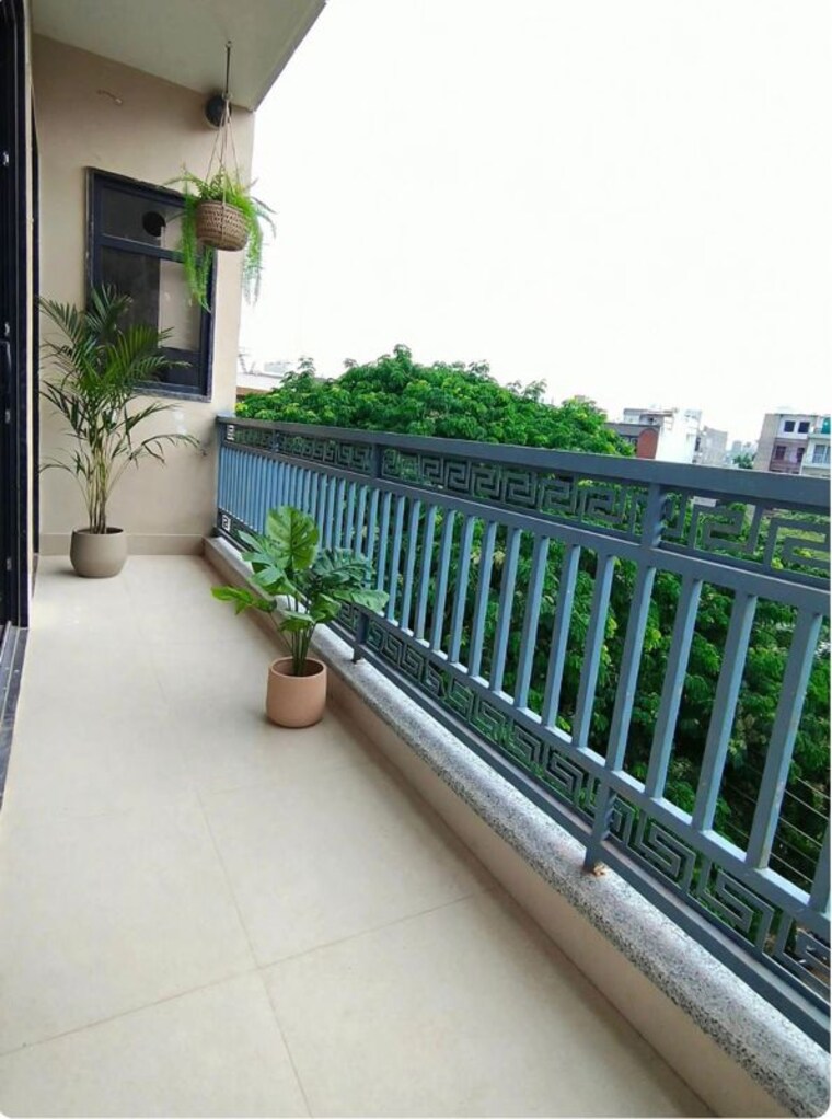 Balcony, sector 42 1 Bedroom 350 Sq.Ft. Builder Floor In Sector 42 Gurgaon 10654381