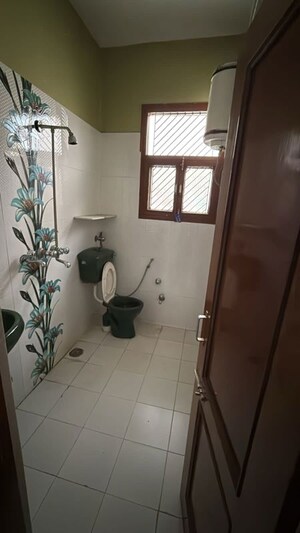 Bathroom in 1 BHK Independent House at Sector 46 – for Rent