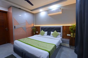 Bedroom in 1 BHK Builder Floor at Dlf Phase ii – for Rent