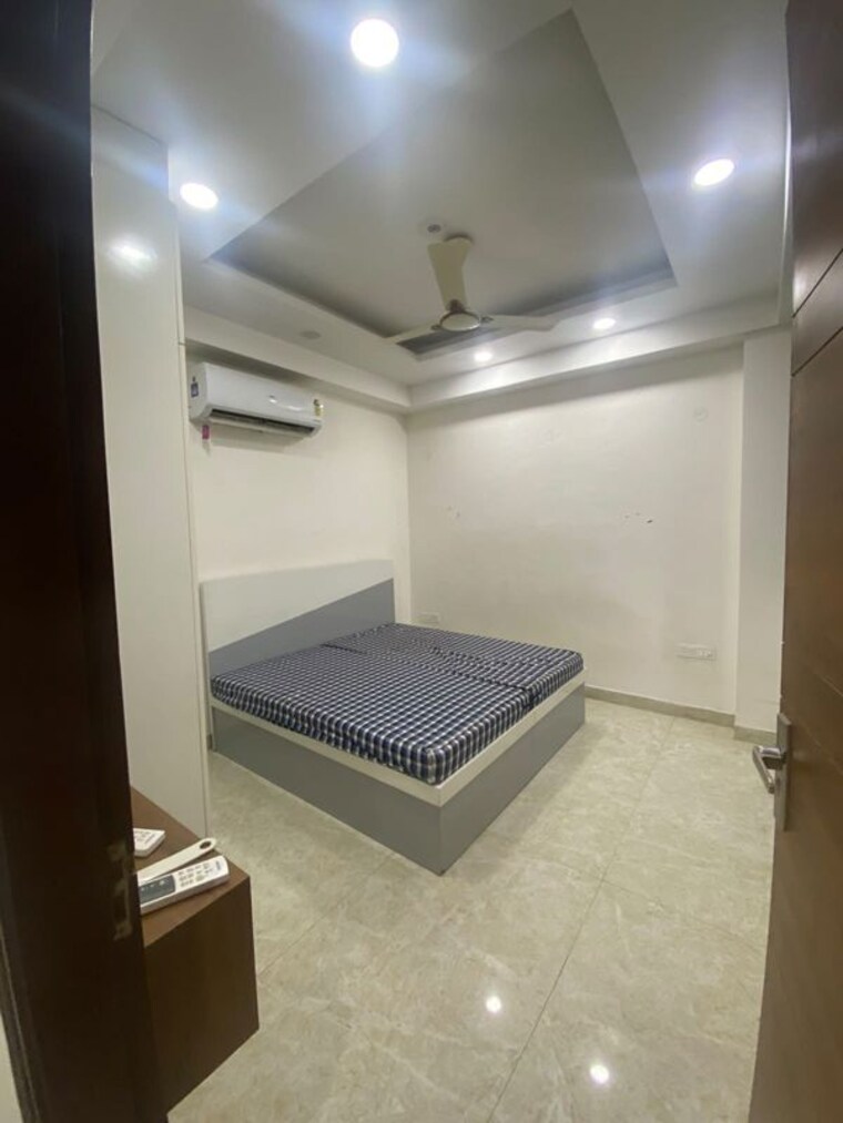 Bathroom, sector 14 3 Bedroom 2000 Sq.Ft. Builder Floor In Sector 14 Gurgaon 10654599