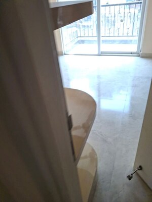 Room in 3 BHK Apartment at Signature Global City 81, Sector 81 – for Rent