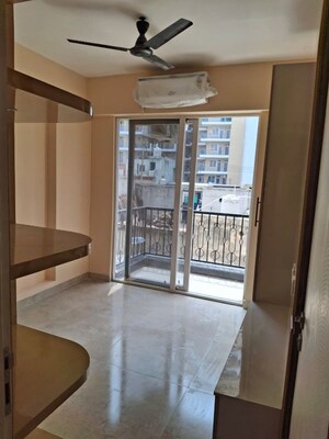 Room in 3 BHK Apartment at Signature Global City 81, Sector 81 – for Rent