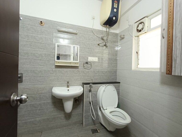 Bathroom, dsr-ultima 2 Bedroom 1250 Sq.Ft. Apartment In Harlur Bangalore 10654679