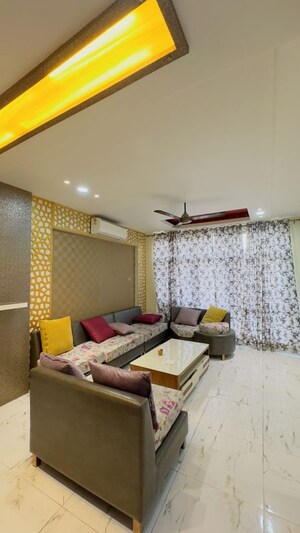 Living Room in 3.5 BHK Apartment at Parsvnath Planet Plaza, Gomti Nagar – for Rent
