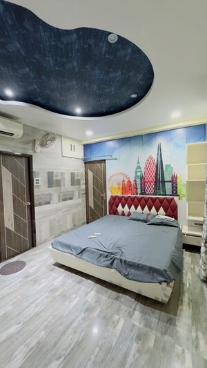 Team Area in 3.5 BHK Apartment at Parsvnath Planet Plaza, Gomti Nagar – for Rent