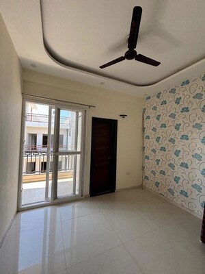 Room in 3 BHK Apartment at Aura Homes, Patiala Road – for Rent