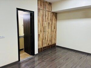 Room in 3.5 BHK Apartment at Tata Primanti-Tower Residences, Sector 72 – for Rent