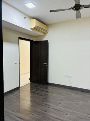 Room in 3.5 BHK Apartment at Tata Primanti-Tower Residences, Sector 72 – for Rent