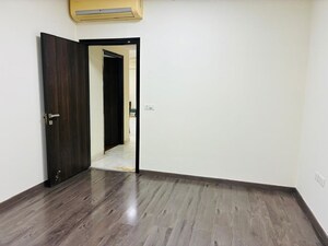 Room in 3.5 BHK Apartment at Tata Primanti-Tower Residences, Sector 72 – for Rent