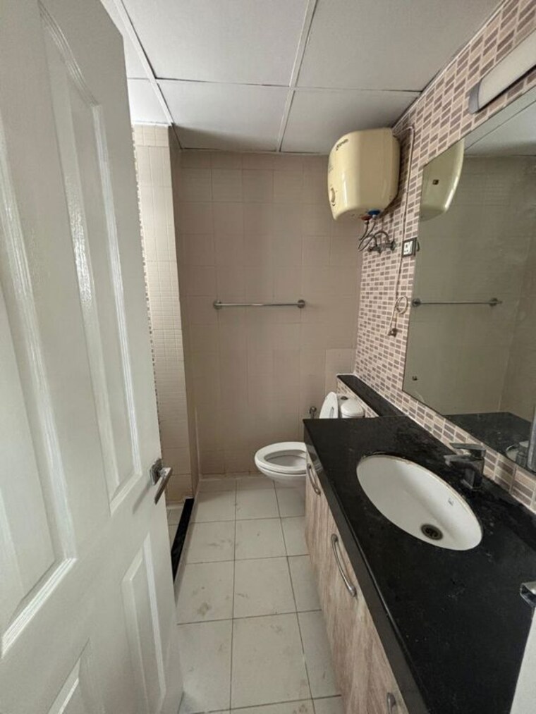 Bathroom, bptp-park-prime 2.5 Bedroom 1470 Sq.Ft. Apartment In Sector 66 Gurgaon 10654906