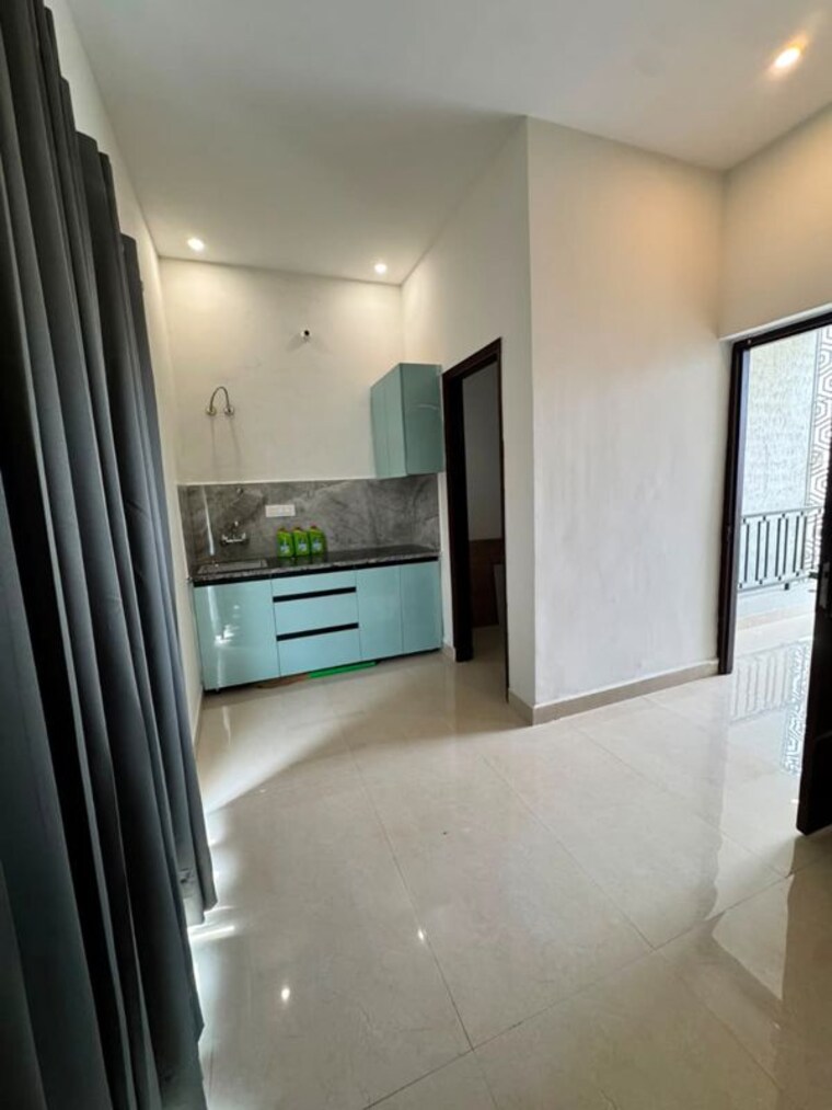 Room, sushma-valencia 3.5 Bedroom 2200 Sq.Ft. Apartment In International Airport Road Zirakpur 10654925