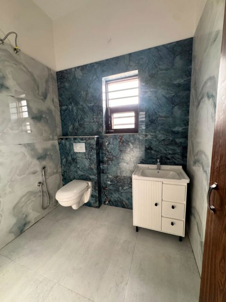 Bathroom, sushma-valencia 3.5 Bedroom 2200 Sq.Ft. Apartment In International Airport Road Zirakpur 10654925