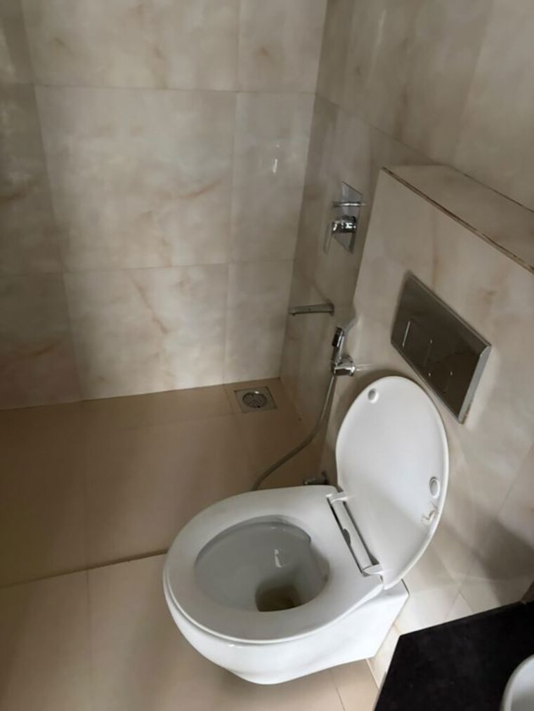 Bathroom, raymond-ten-x-habitat 2 Bedroom 635 Sq.Ft. Apartment In Pokhran Road No Two Thane 10654951