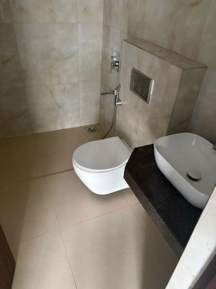 Bathroom, raymond-ten-x-habitat 2 Bedroom 635 Sq.Ft. Apartment In Pokhran Road No Two Thane 10654951