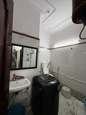 Team Area in 3 BHK Builder Floor at Rajouri Garden – for Rent
