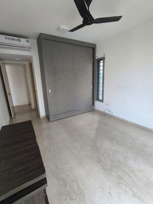 Room in 3 BHK Apartment at Imperial Heights Goregaon West, Goregaon West – for Rent