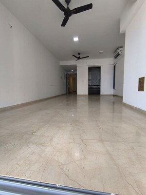 Room in 3 BHK Apartment at Imperial Heights Goregaon West, Goregaon West – for Rent