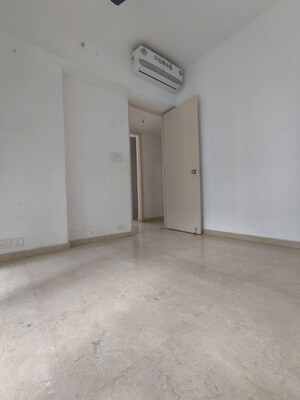 Room in 3 BHK Apartment at Imperial Heights Goregaon West, Goregaon West – for Rent