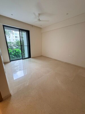Room in 2 BHK Apartment at HDIL Metropolis Residences, Andheri West – for Rent
