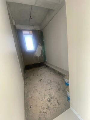 Room in 6 BHK Apartment at Vraj Tiara, Worli – for Sale