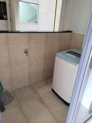 Room in 3 BHK Apartment at Deshpande Shikshak CHS, Sanewadi – for Sale