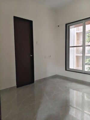 Room in 1 BHK Apartment at Laxmi Heights Goregaon, Goregaon West – for Sale