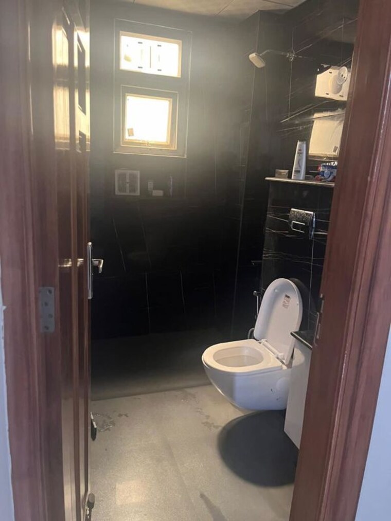 Bathroom, sector 15 ii 3 Bedroom 2500 Sq.Ft. Builder Floor In Sector 15 ii Gurgaon 10655058