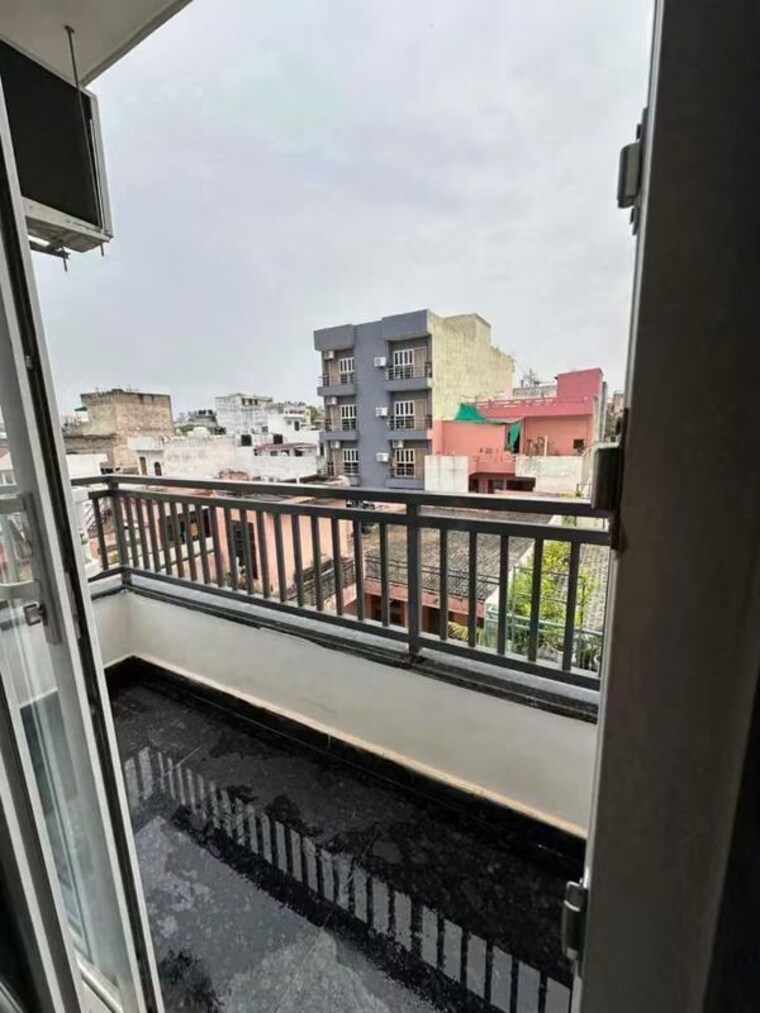Balcony, sector 15 1 Bedroom 700 Sq.Ft. Builder Floor In Sector 15 Gurgaon 10655060