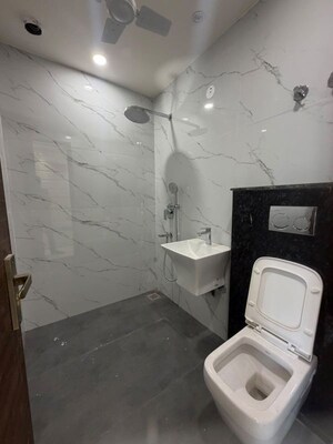 Bathroom in 1 BHK Builder Floor at Sector 15 – for Rent