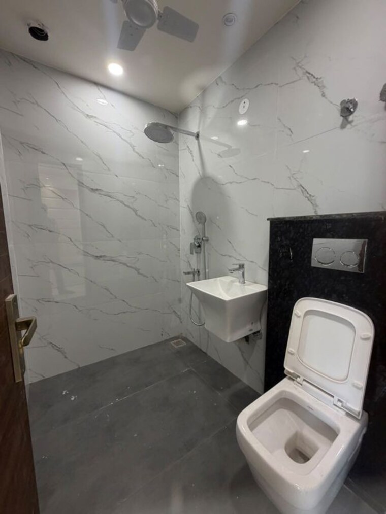Bathroom, sector 15 1 Bedroom 700 Sq.Ft. Builder Floor In Sector 15 Gurgaon 10655061
