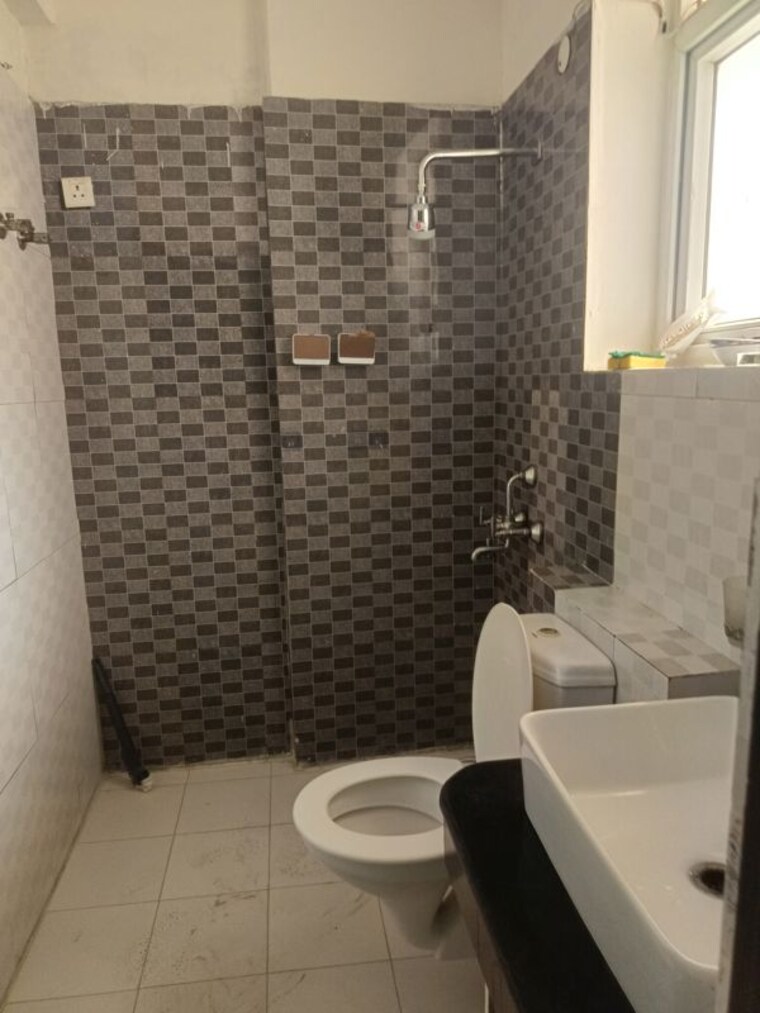 Bathroom, sikka-karmic-greens 2.5 Bedroom 1210 Sq.Ft. Apartment In Sector 78 Noida 10655062