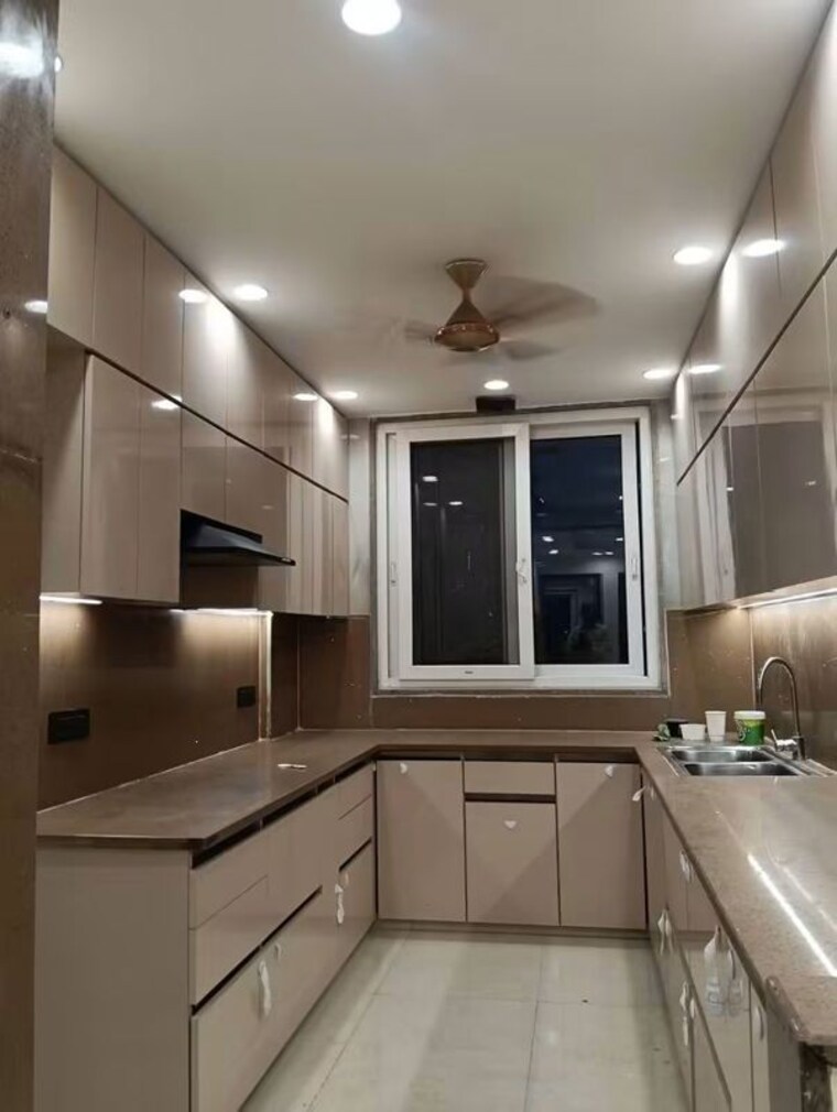 Kitchen, sector 14 3 Bedroom 2600 Sq.Ft. Builder Floor In Sector 14 Gurgaon 10655066