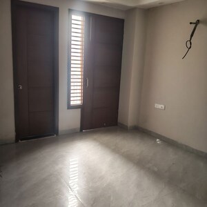 Room in 2.5 BHK Builder Floor at Sector 9 – for Rent