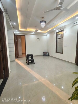 Room in 3 BHK Builder Floor at Sector 14 – for Rent