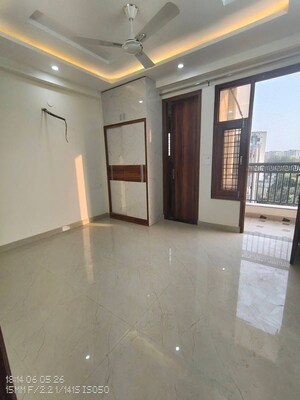 Room in 3 BHK Builder Floor at Sector 14 – for Rent